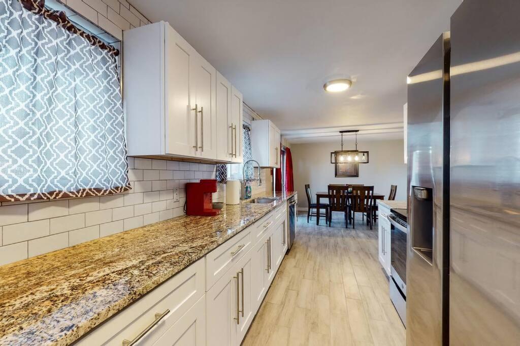 كونتينيال Large Remodeled Home With 5 Bedrooms 4 King Bed المظهر الخارجي الصورة